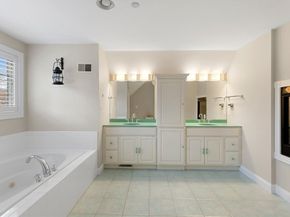 120 Cricket Ln, North Andover MA 01845