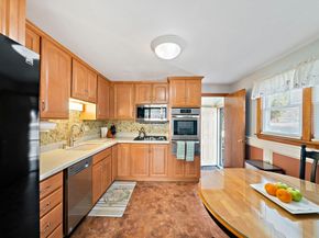 7 Oakwood Ave, Randolph MA 02368