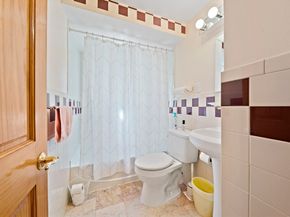 7 Oakwood Ave, Randolph MA 02368