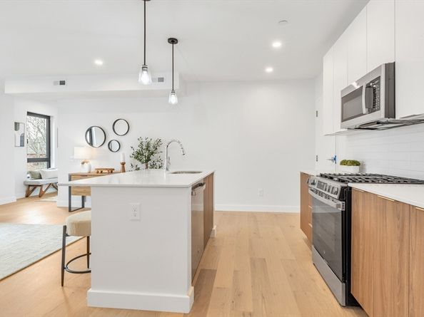 3992 Washington St 302, Boston MA 02131