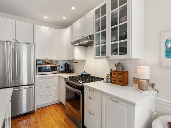 614 E 3rd St 1, Boston MA 02127