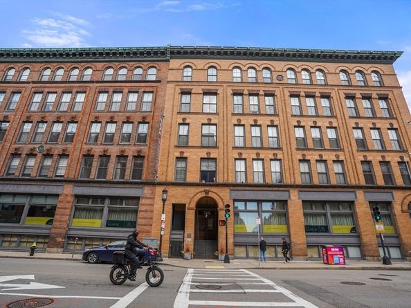 346-354 Congress St 106, Boston MA 02210
