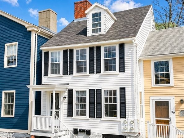 31 Mugford St, Marblehead MA 01945