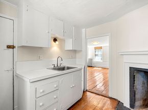 31 Mugford St, Marblehead MA 01945