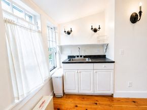 31 Mugford St, Marblehead MA 01945