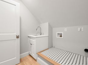 6 Revolutionary, Lexington MA 02421