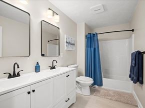 68 Princeton St 68, Holden MA 01522