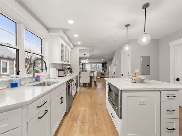 22 Carver Rd East 22, Watertown MA 02472