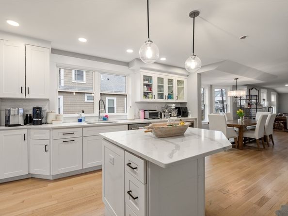 22 Carver Rd East 22, Watertown MA 02472