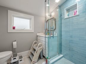 22 Carver Rd East 22, Watertown MA 02472