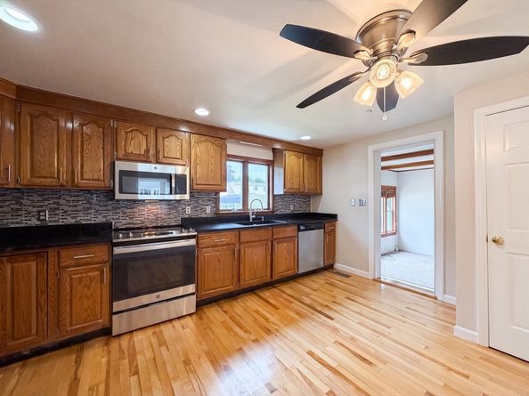 4 Macarthur Cir, Peabody MA 01960