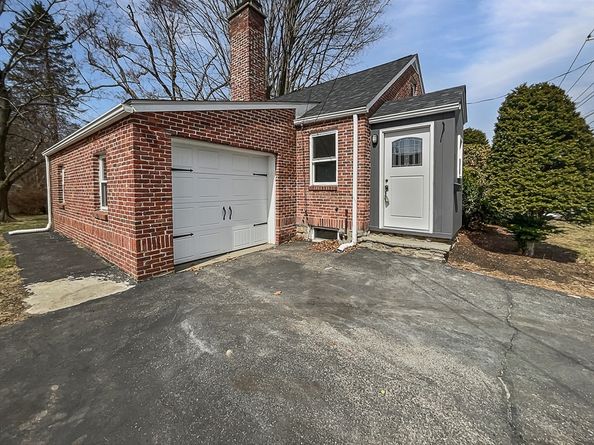 13 Victor Ave, Worcester MA 01603