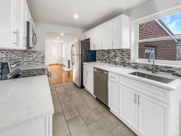 13 Victor Ave, Worcester MA 01603