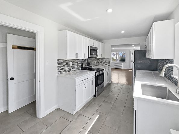 13 Victor Ave, Worcester MA 01603
