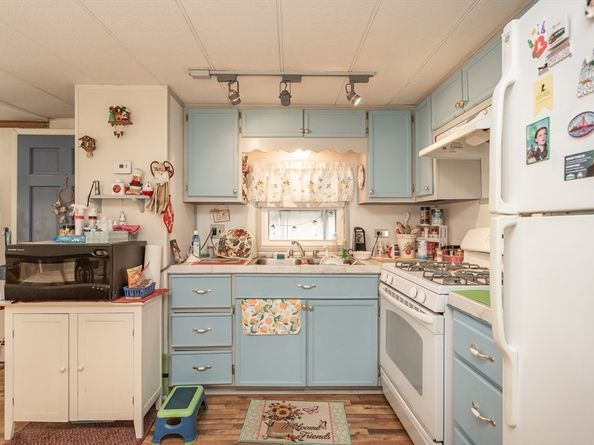 20 Madeline St, Wareham MA 02538