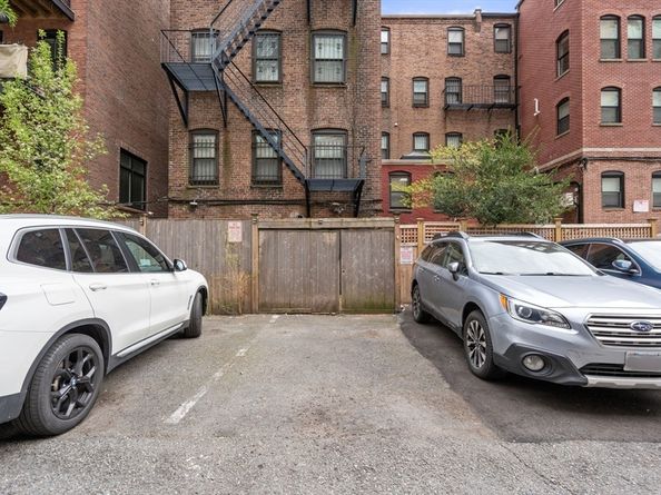 69 Saint Botolph 1, Boston MA 02116