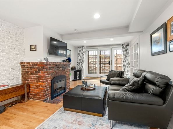 69 Saint Botolph 1, Boston MA 02116