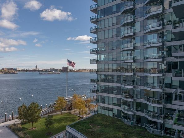22 Liberty Drive 7G, Boston MA 02210