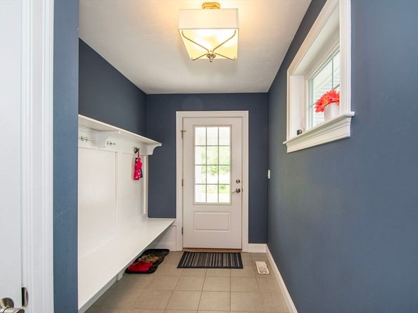82 Snowbird Ave, Weymouth MA 02190