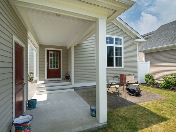 82 Snowbird Ave, Weymouth MA 02190