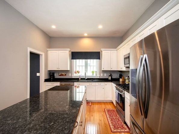 82 Snowbird Ave, Weymouth MA 02190