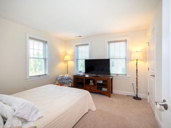82 Snowbird Ave, Weymouth MA 02190