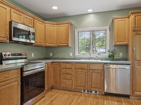 153 Tahattawan Rd, Littleton MA 01460
