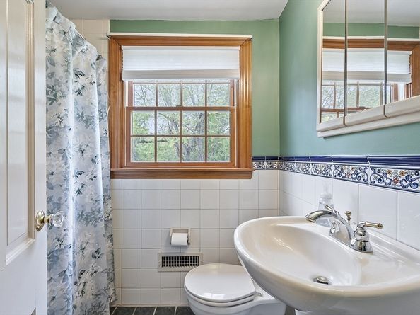 153 Tahattawan Rd, Littleton MA 01460