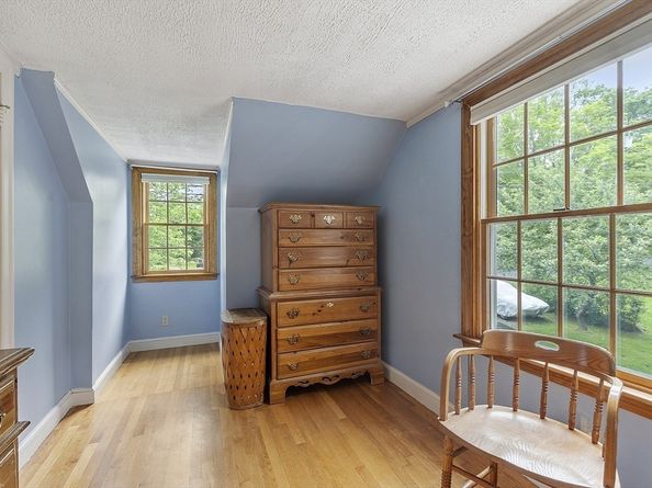 153 Tahattawan Rd, Littleton MA 01460