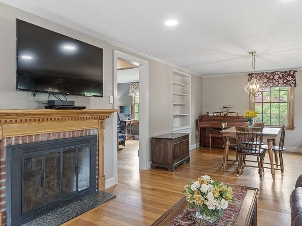 153 Tahattawan Rd, Littleton MA 01460