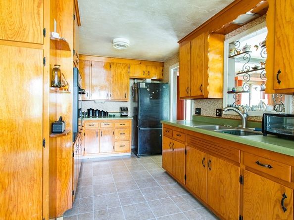 12 Hadley Path, West Brookfield MA 01585