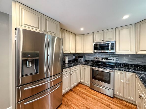 1 Fieldstone Way, Hopedale MA 01747