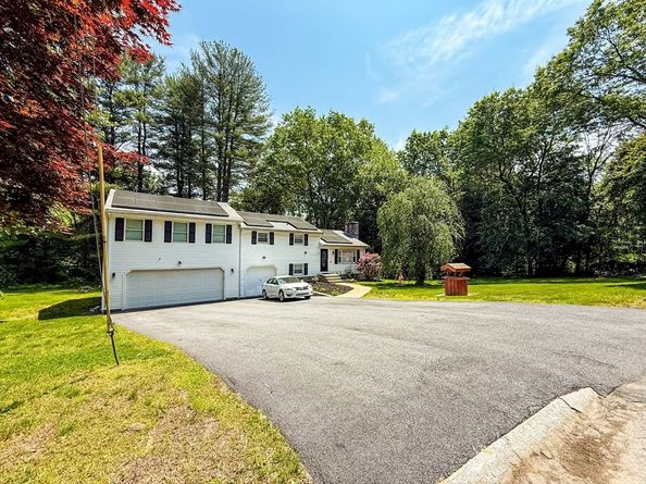 1 Fieldstone Way, Hopedale MA 01747