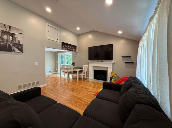 1 Fieldstone Way, Hopedale MA 01747