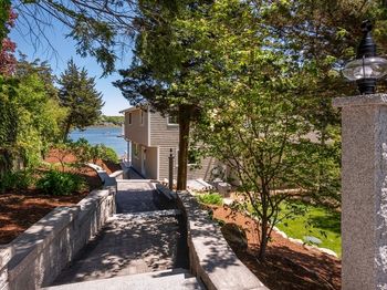 7 Cove Way