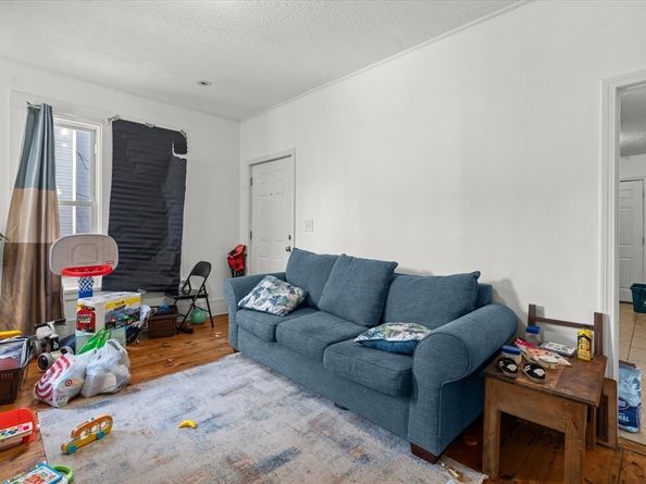 15 Russell St, Worcester MA 01609