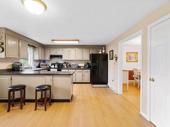 19 Camelot Ct 19, Stoughton MA 02072