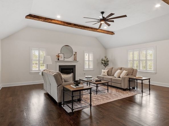 32 Gilman Rd, Billerica MA 01862