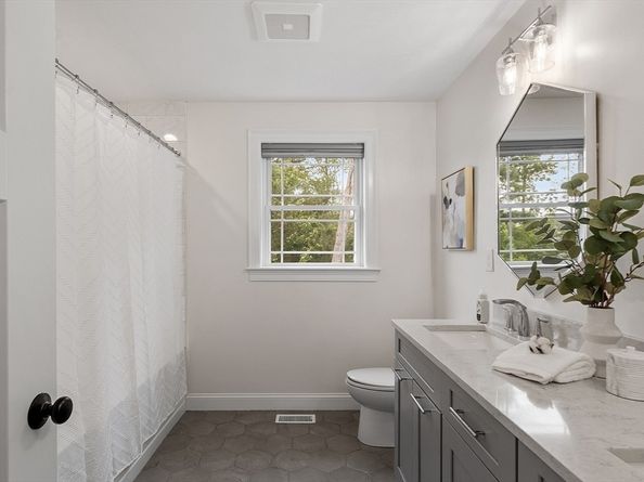 32 Gilman Rd, Billerica MA 01862