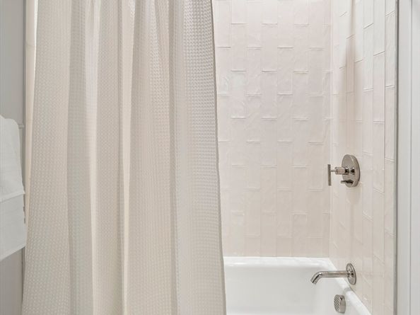 20 Kinmonth Rd 306, Newton MA 02468