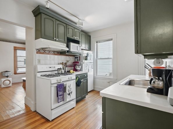 46 Hunting St, Somerville MA 02143