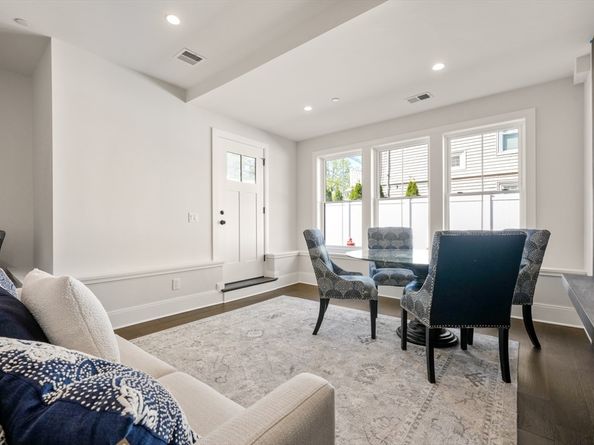 230 Bellevue St 1, Newton MA 02458