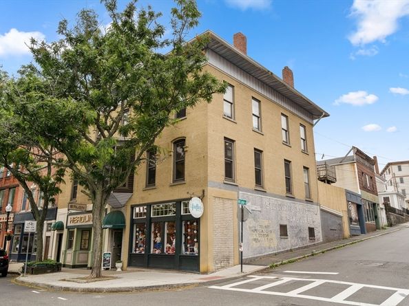 100-102 Main St, Gloucester MA 01930