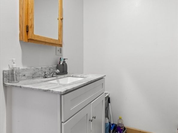 100-102 Main St, Gloucester MA 01930