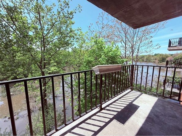209 Riverview Ave 29, Newton MA 02466