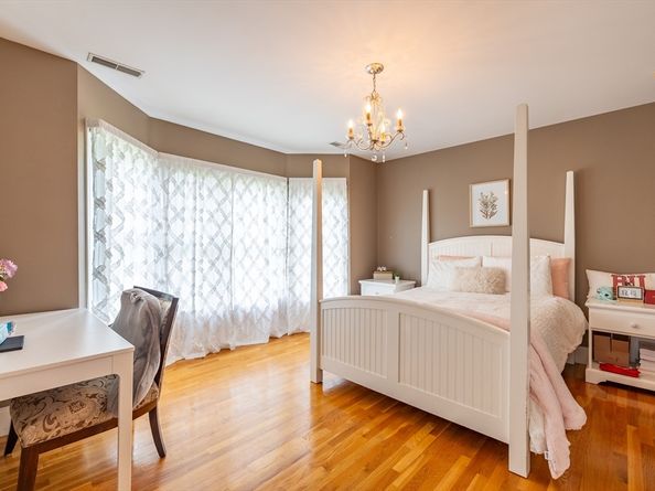 29 Hoveys Pond Dr, Boxford MA 01921
