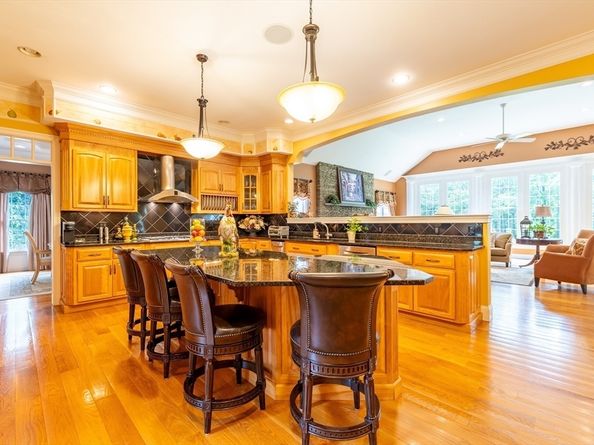 29 Hoveys Pond Dr, Boxford MA 01921