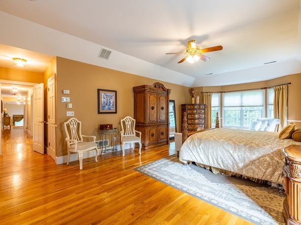 29 Hoveys Pond Dr, Boxford MA 01921