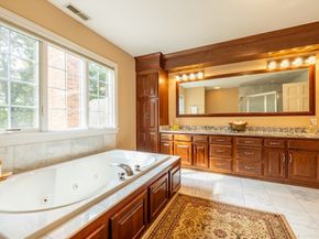 29 Hoveys Pond Dr, Boxford MA 01921