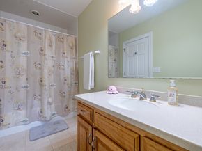 29 Hoveys Pond Dr, Boxford MA 01921